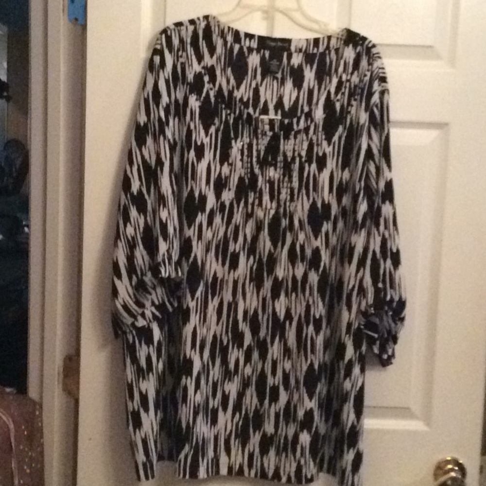 Maggie Barnes Black & White Abstract Top Sz 4x
